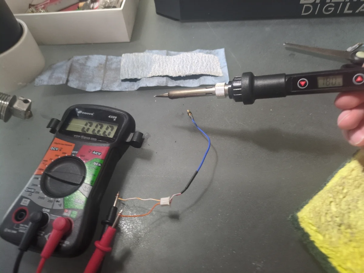 Thermocouple at room temperature