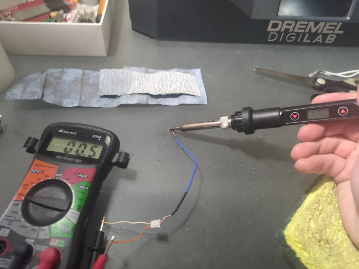 Soldering iron heating thermocouple