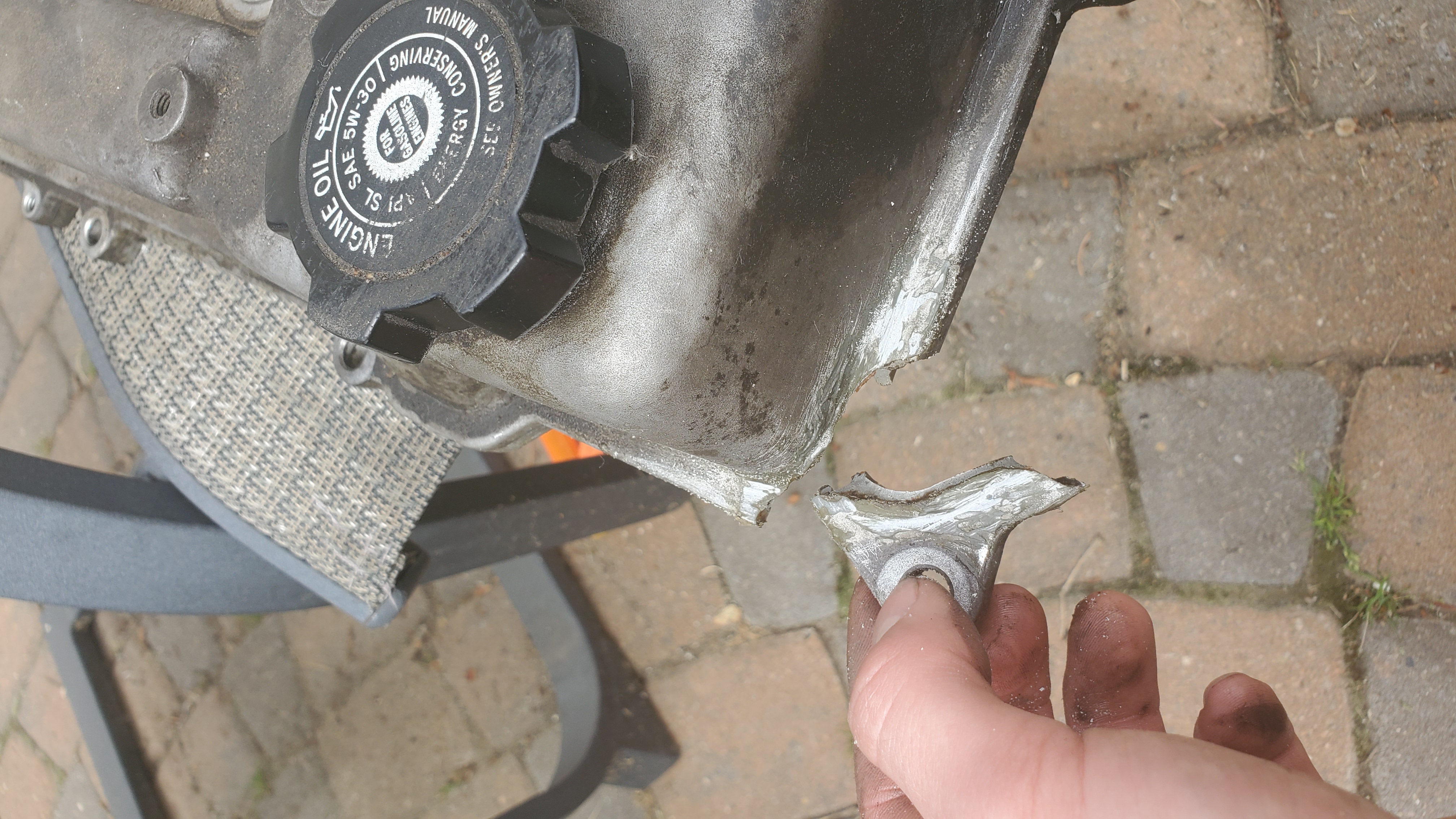 Analyzing the broken valve cover - Part 1