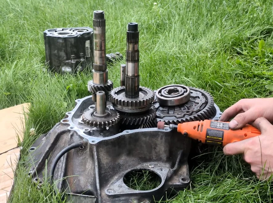 Reassembling the main case of the 1989 Honda Accord manual transmission