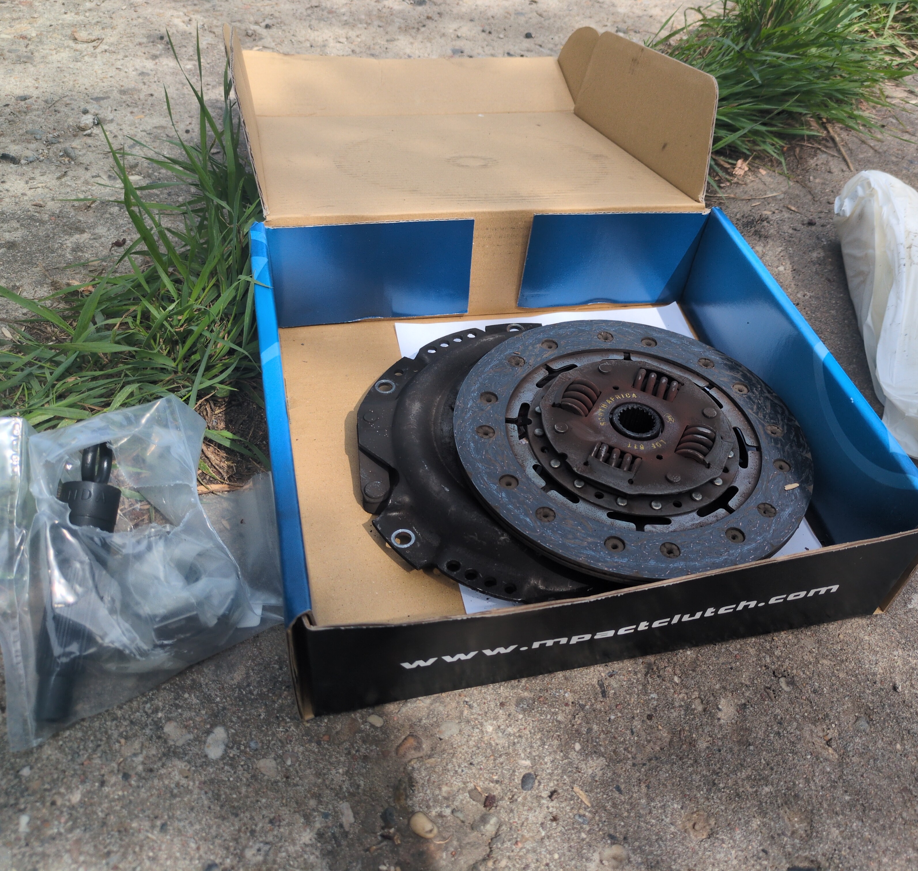 Old worn-out clutch removed from the Honda Accord