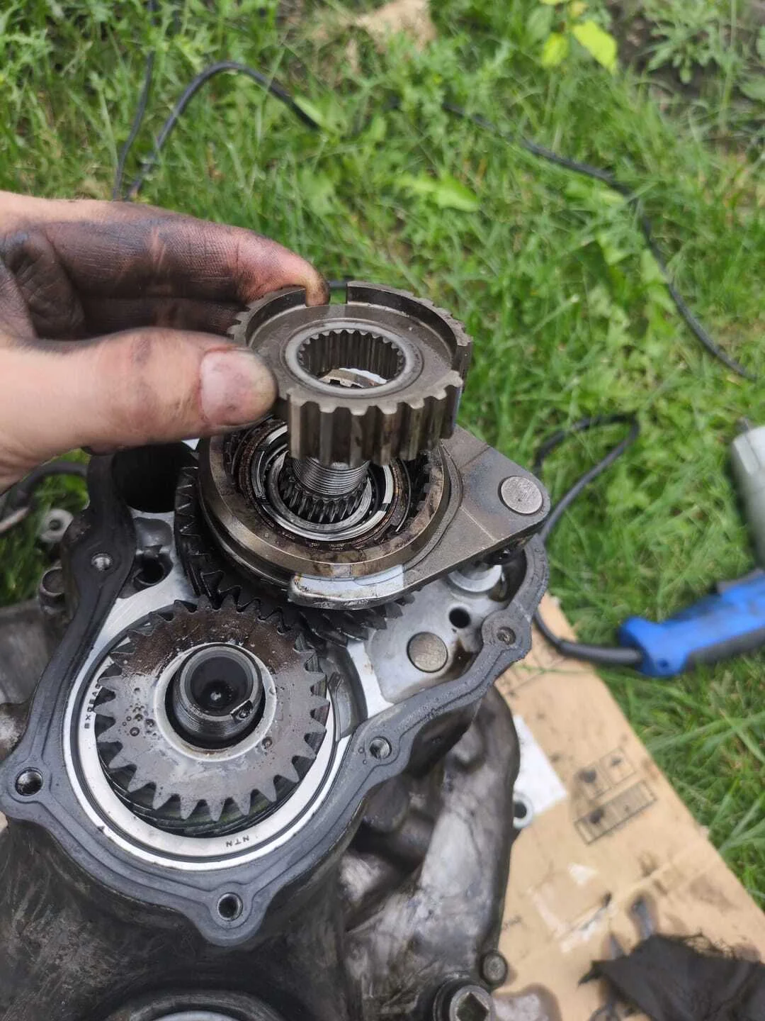 Close-up of 5th gear and synchro assembly