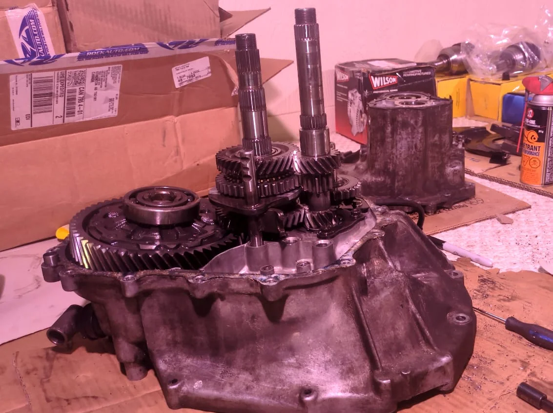 Removed 4th and 3rd gear shifting mechanisms and synchros